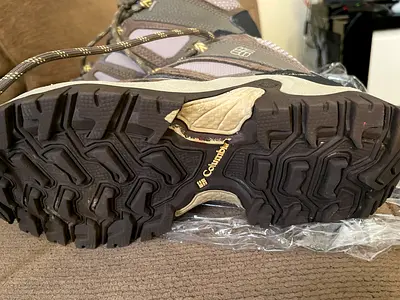 Columbia hiking boots - lightly used, good tread (children’s)