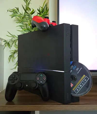 PlayStation 4 500GB Bundle - C-Chassis Matte Fat Edition + 2 Controllers + 4 Games