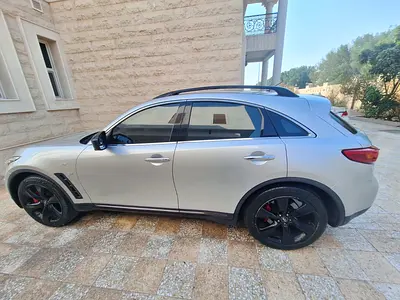 2015 Infiniti QX70 — фото 2