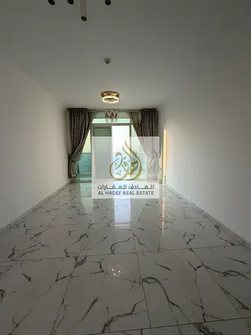 للبيع كاش شقه ثلاث غرف في عجمان منطقة الرشيدية 1 ابراج الواحه جنب نستو هايبر ماركت ======= شقة ثلاث غرفه و صاله مع 2 بلكونه اطلاله مفتوحه على الخ