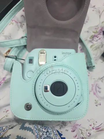 Mint Fujifilm Instax Mini 11 Instant Camera with Case