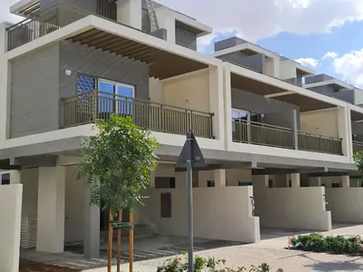 L Shape Garden | Spacious Layout | Built-In Wardrobes