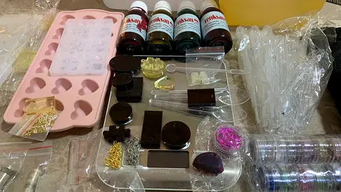 "Complete Epoxy Resin Kit with Hardener, Molds, Colors & Scale"
