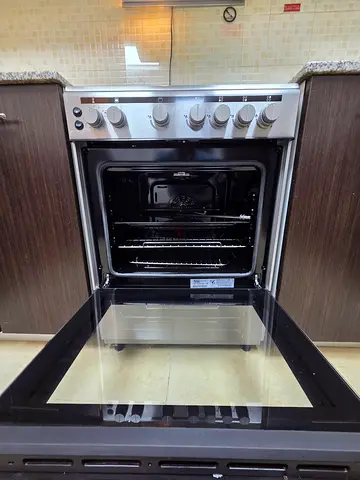 Gas Cooker+ Hood– Excellent Condition & Under Warranty
