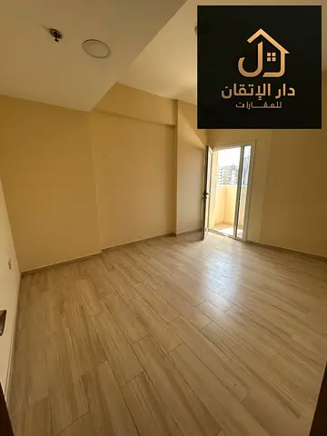 *غرفتين وصالة ببلكونة للإيجار في القاسمية الند - 42,000 درهم*