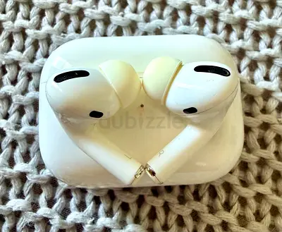 Apple AirPods Pro (1st gen) with wireless charging case - good condition
