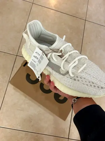 Adidas Yeezy Boost 350 V2 - Bone color way - Size 41 1/3 FR - 8 US (Negotiable need gone ASAP)