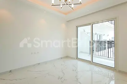 Roman Inspired | Premium Studio | Bright Layout