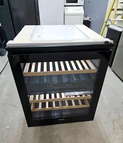 Miele Built-in Wine Cooler / Beverage Fridge - Glass Door, Wooden Racks