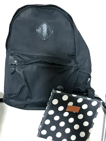 BLACK BAG WITH LUNCH BAG