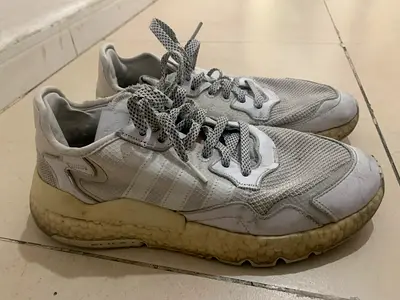White Adidas men's sneakers, used, size 43 reflective in the night with a flash