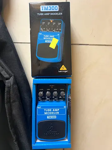 Samick (Greg Bennet) Malibu Electric Guitar + Behringer TM300 Tube Amp Modeler pedal + Guitar Bag