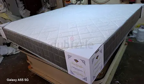 Queen-size mattress in excellent condition - firm support