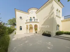 Fully Renovated |5BR Villa | Lake - Park View