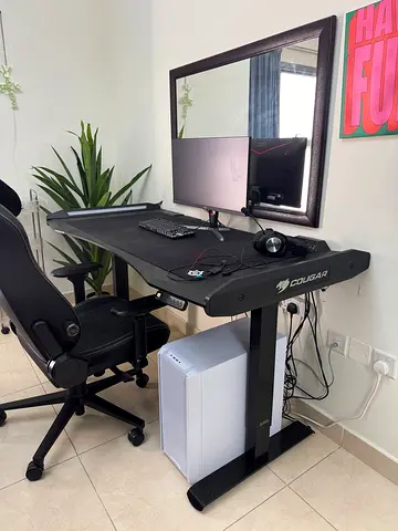 Adjustable Cougar Gaming Desk with Cable Management - Good Condition Cougar E-Mars 150 Electric Gami