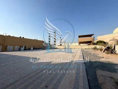 حوطة وصالة عرض 14,000 قدم للإيجار في الصناعية 4 | أول استخدام | شارع رئيسي | إنترلوك ودفاع مدني