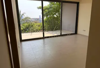SPACIOUS 4 BEDROOM VILLA l W/ LARGE GARDEN l READY