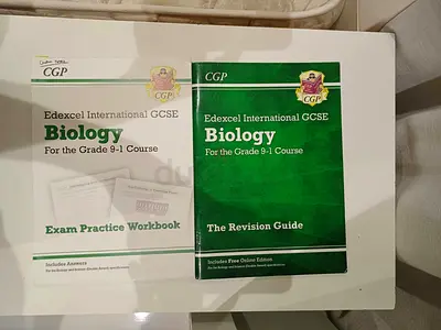 CGP Edexcel IGCSE Biology Revision guide + Exam workbook