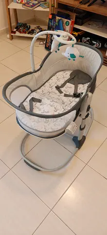 Graco 2-in-1 Bassinet Rocker and Sleeper - Lightly Used