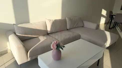Light beige L-shaped 3-seater sofa with chaise, good condition. Size : 3m x 1,5m