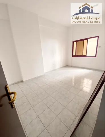 🏠 للإيجار السنوي في الشارقة – المجاز 2  📍 موقع متميز على شارع جمال عبد الناصر  🛏️ غرفتا نوم + غرفة معيشة ❄️ تكييف منفصل (Split) مثبت  💰 الإيجار: 3