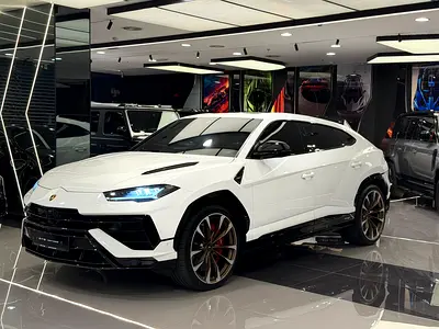 2024 Lamborghini URUS photo 3