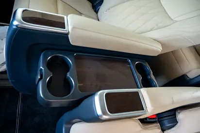 2026 Toyota GRANVIA — фото 10