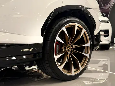 2024 Lamborghini URUS photo 6