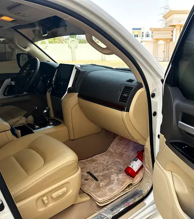 صورة 7 لـ 2017 Toyota LAND CRUISER