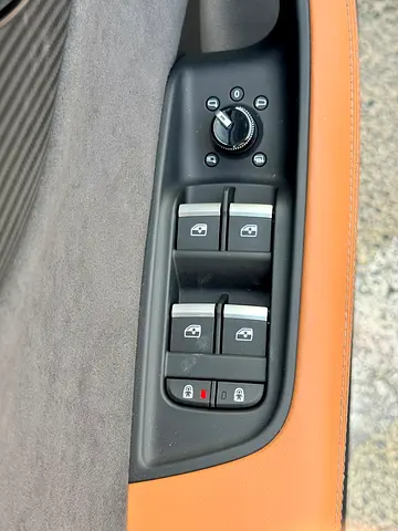 2025 AUDI RS Q8 photo 10