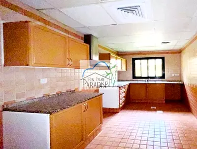 away from fly zone/private entrance 3 bedroom villa with private back lawn garden /fitted kitchen/m
