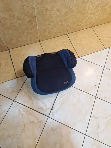 Portable Boosting Car Seat / Backless Booster in Good Condition