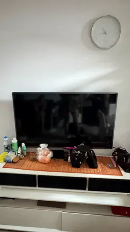 Flat screen TV in good working condition - 40-50 inch NO REMOTE