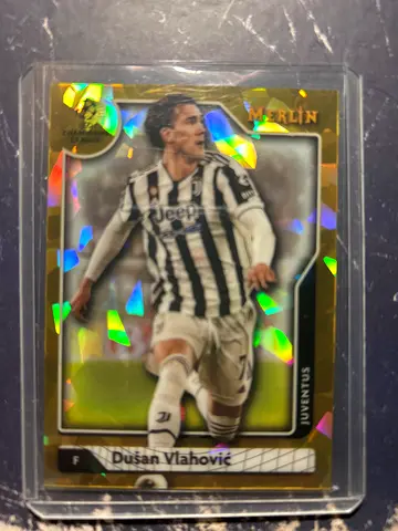 Dušan Vlahović Topps Merlin Gold Atomic /50 – Juventus