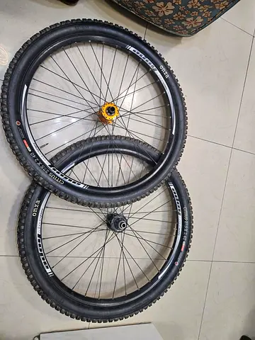 HOPE ENDURO WHEELSET 27.5 with brand new ONZA tubeless tyres