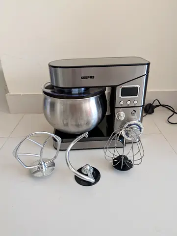 Geepas Stand Mixer with Stainless Steel Bowl and Attachments - Good Condition