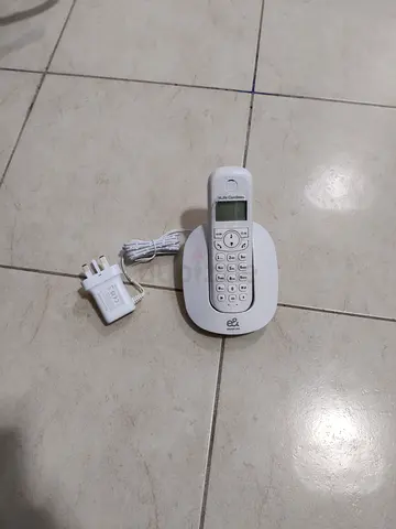 Cordless landline phone with base and charger - working condition