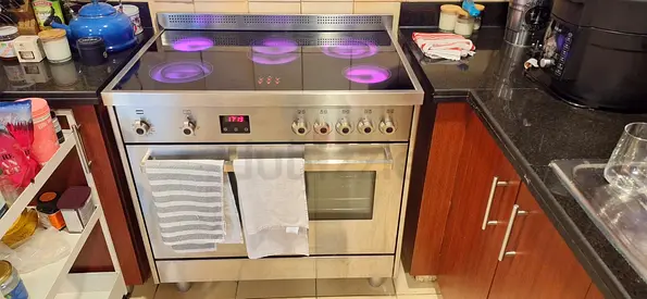 Bertazzoni Electric Ceramic Cooker 90cm Latest Version With Great Condition Same As Like New