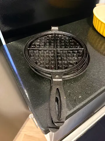 Vintage cast iron stovetop waffle maker / press - good condition