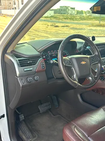 2017 Chevrolet SUBURBAN — фото 3