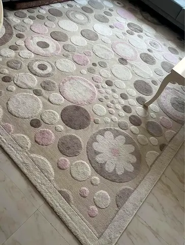 Beige & Pink carpet very Good Condition 300 x 400 cm