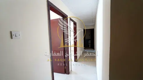 شقة غرفة وصالة للإيجار السنوي في البوطينة بمساحة واسعة خزائن حائط حمامين إطلالة مفتوحة تكييف مركزي غاز مركزي مطبخ عصري بناية عائلية