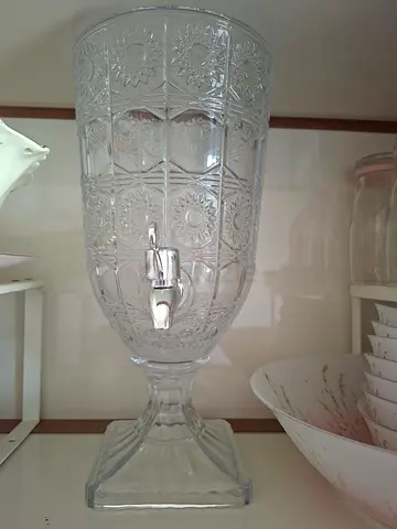 Glass beverage dispenser with tap - vintage cut pattern