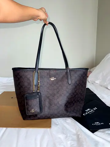 Coach tote Set ( 3 pieces of coach ) purchased 6 months ago , original with dust bag and shoppingbag