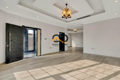 Like new 5b villa for commercial purpose at road al azra area sharjah