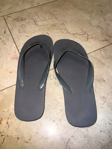 Minimalist grey flip flop sandals - never used