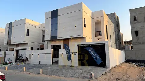فيلا للبيع في الحليو 2 – عجمان | مقابل السفير مول | 5 غرف نوم ماستر | شامل رسوم التسجيل والتمليك