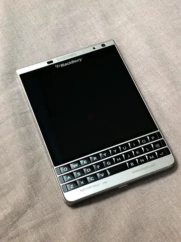 BlackBerry Passport Silver Android 5.1  Prototype smartphone