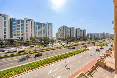 Island Living | Golden Mile | West Beach