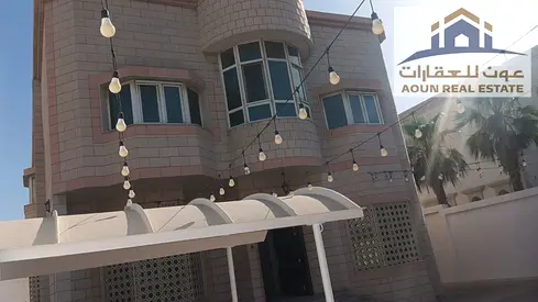 فيلا فاخرة 5 غرف ماستر للإيجار في الفلج، مساحة 3800 قدم، مصعد، مجلسين، موقف 4 سيارات، صيانة على المالك، 125 ألف نهائي